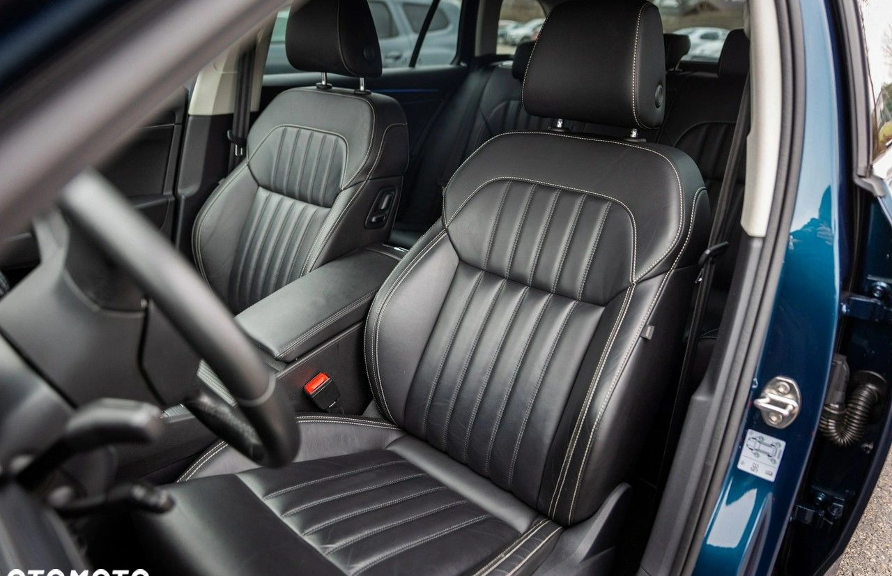 Skoda Superb cena 107777 przebieg: 98000, rok produkcji 2020 z Zawadzkie małe 562